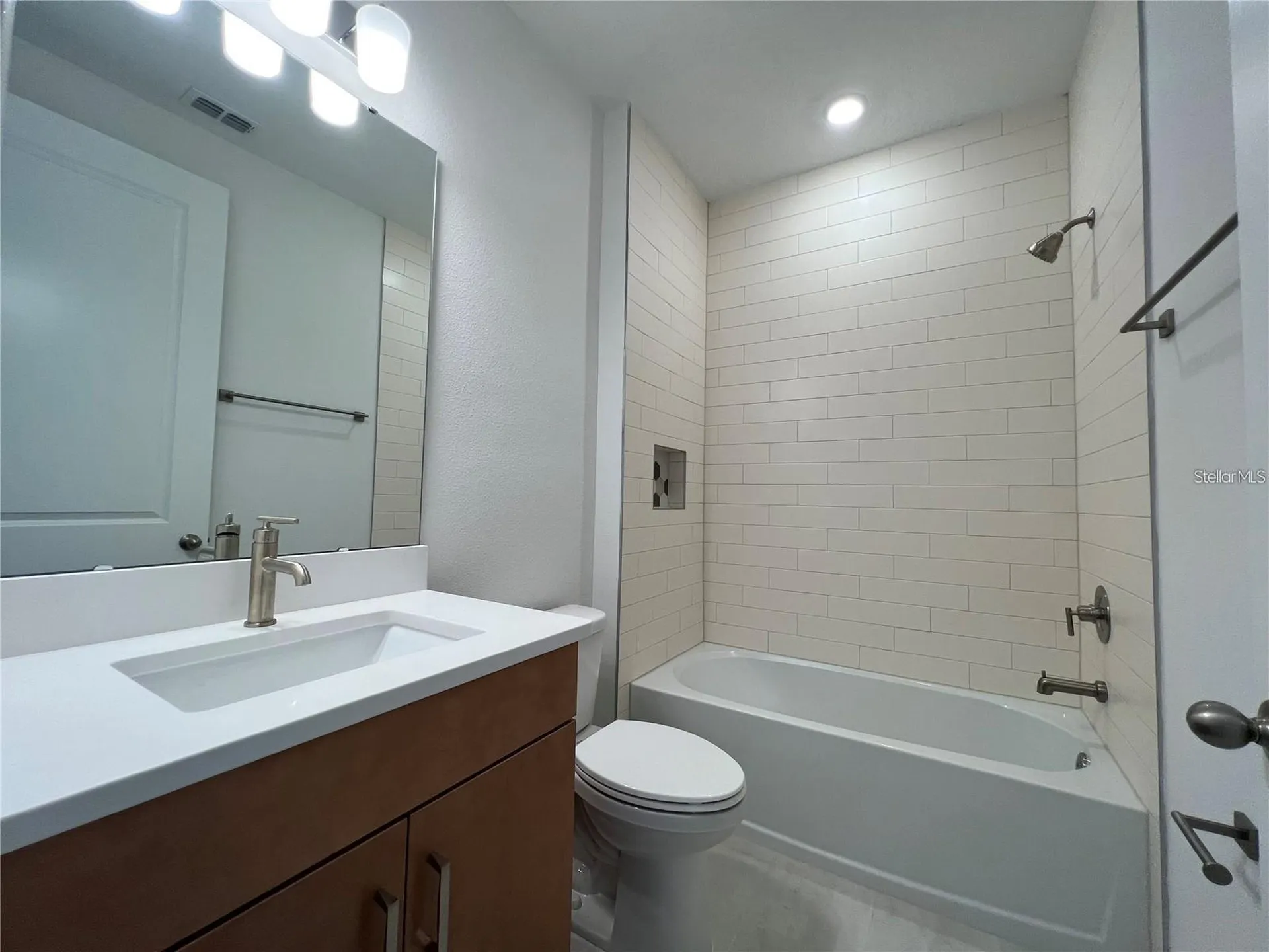 19141 Planetree Street Orlando FL 32827
