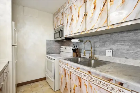 801 José M. Tartak Avenue Carolina PR 00979