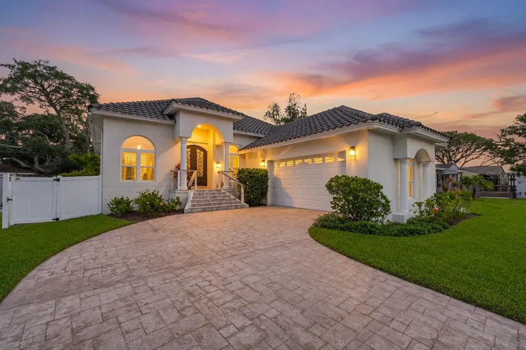 815 59th Avenue NE St Petersburg FL 33703