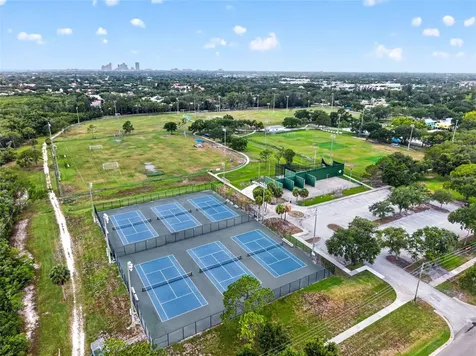 815 59th Avenue NE St Petersburg FL 33703