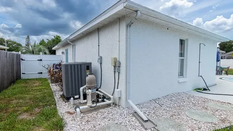 906 Wee Burn Place Sarasota FL 34243