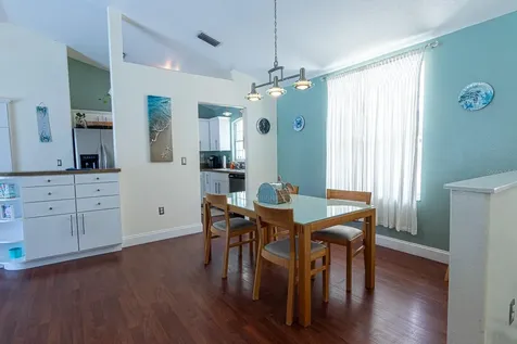 906 Wee Burn Place Sarasota FL 34243