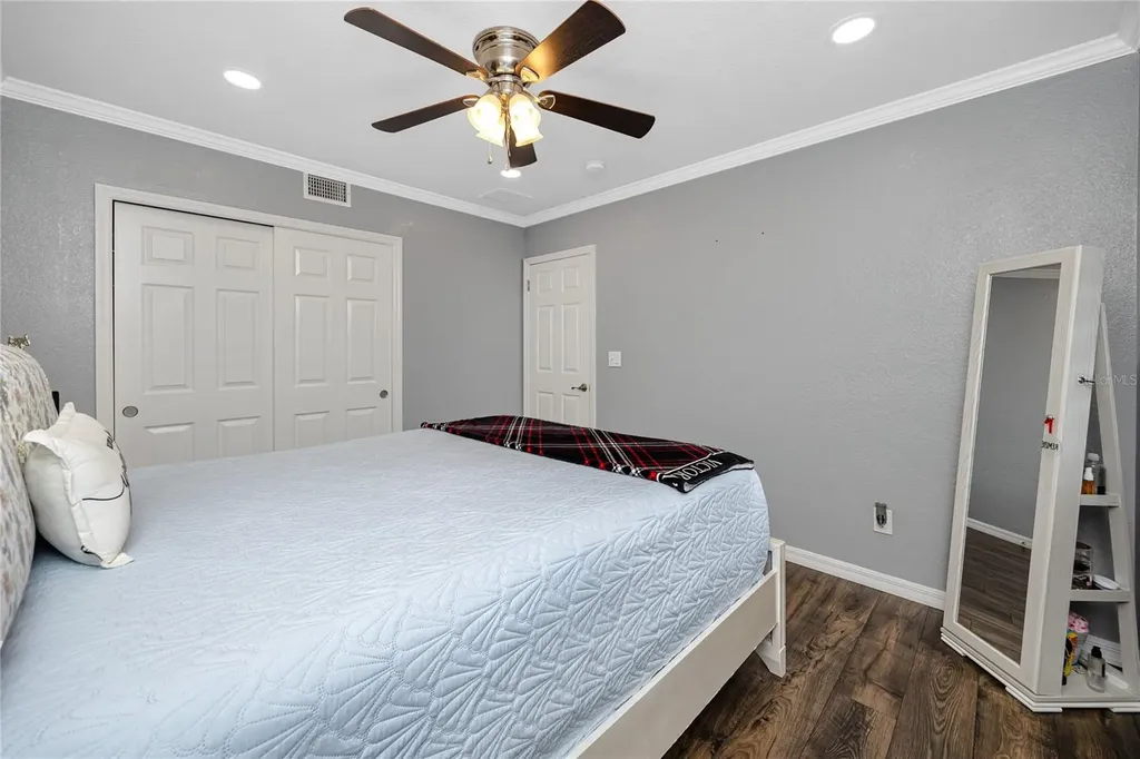 1833 Hunt Lane Clearwater FL 33764