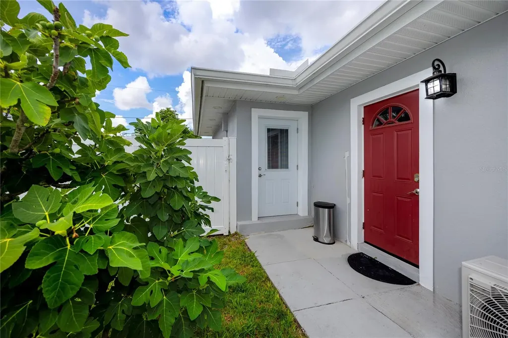 1833 Hunt Lane Clearwater FL 33764