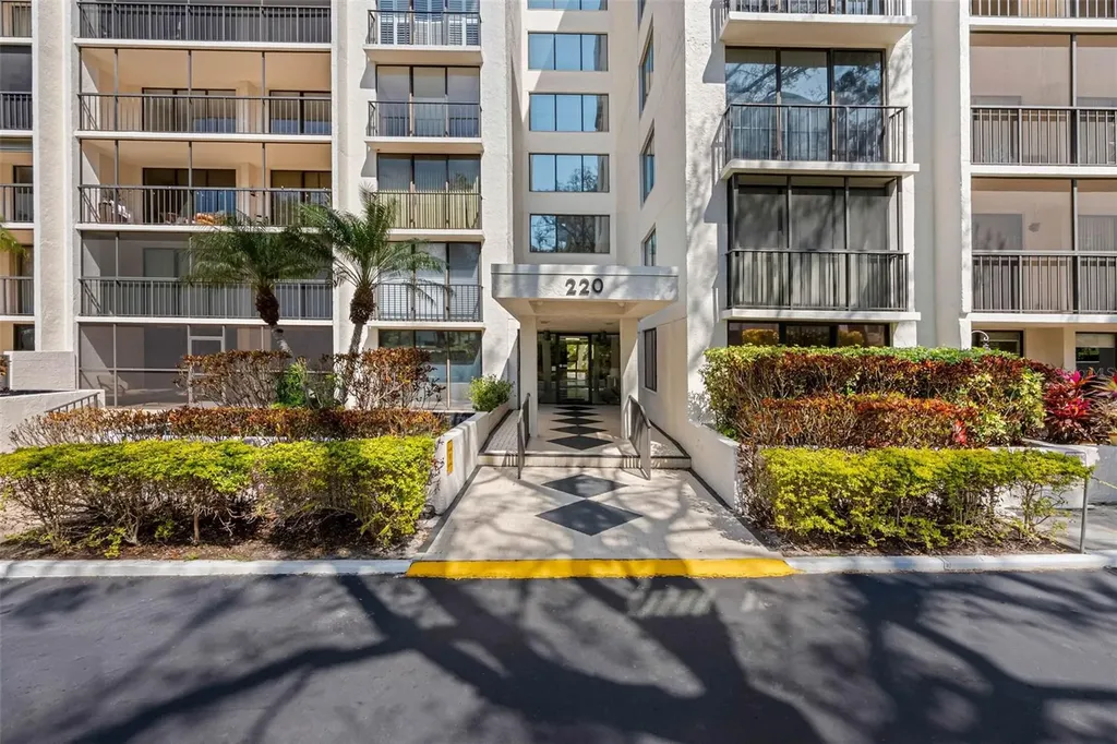 220 Belleview Boulevard Belleair FL 33756