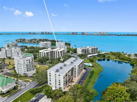 220 Belleview Boulevard Belleair FL 33756