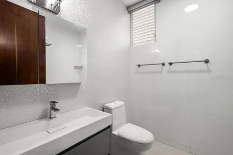 693 Pr Vega Alta PR 00692