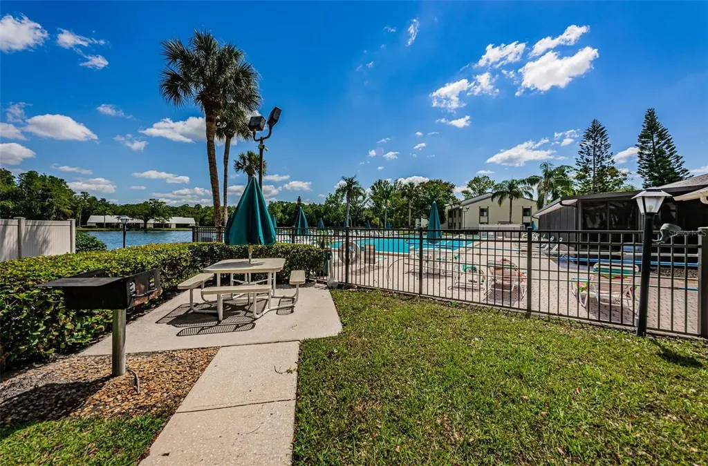 1333 Shady Pine Way Tarpon Springs FL 34688