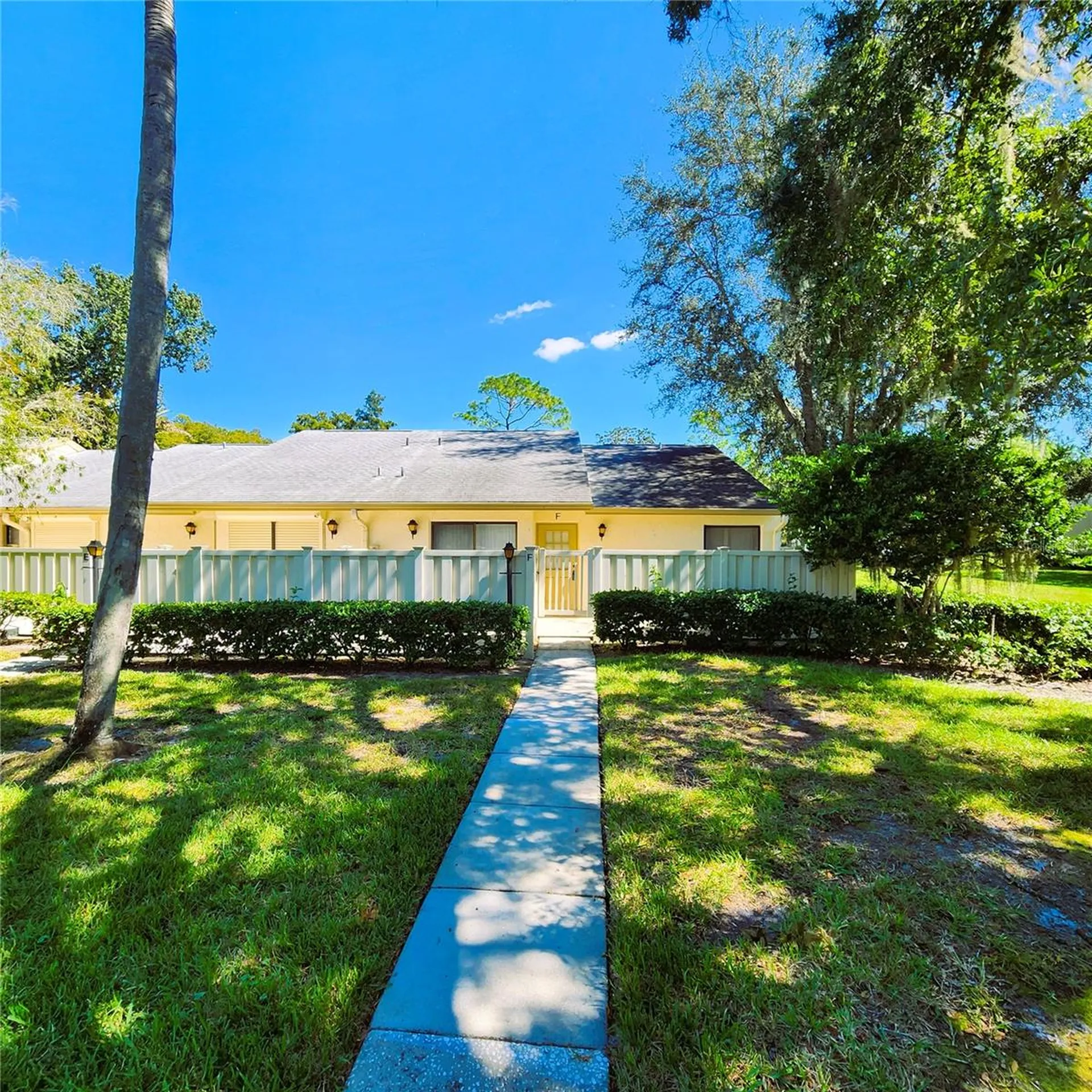 1333 Shady Pine Way Tarpon Springs FL 34688