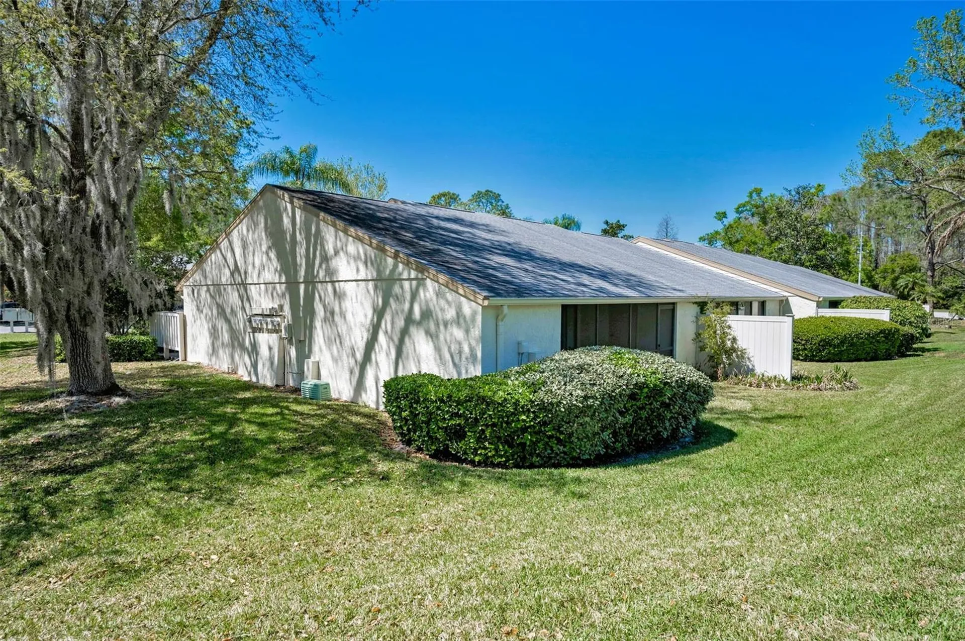 1333 Shady Pine Way Tarpon Springs FL 34688