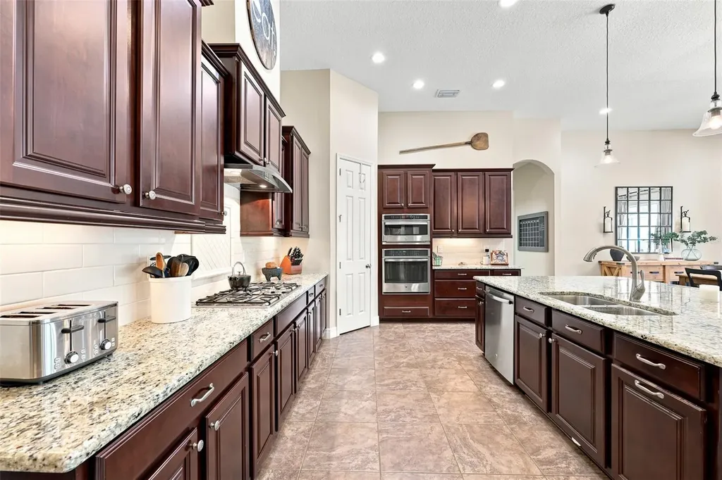 15512 Mossy Ridge Lane Lithia FL 33547