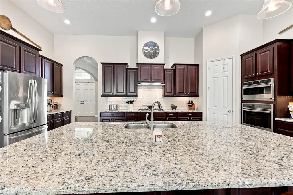 15512 Mossy Ridge Lane Lithia FL 33547