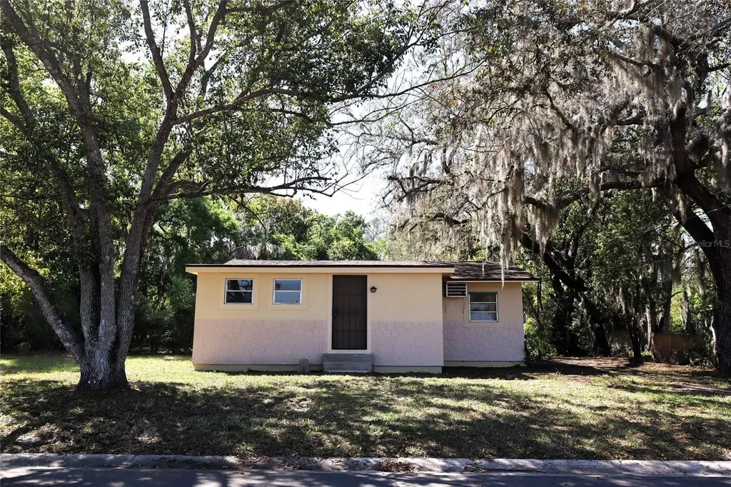 2024 Dixie Avenue Eustis FL 32726