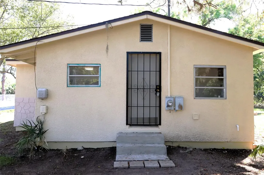 2024 Dixie Avenue Eustis FL 32726