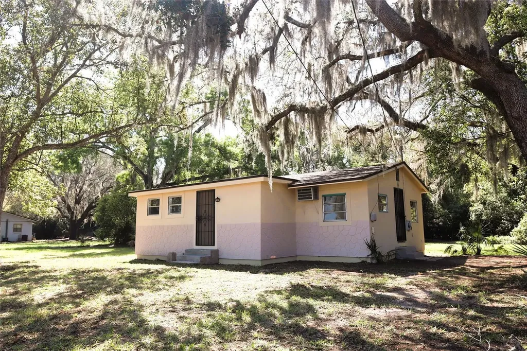 2024 Dixie Avenue Eustis FL 32726