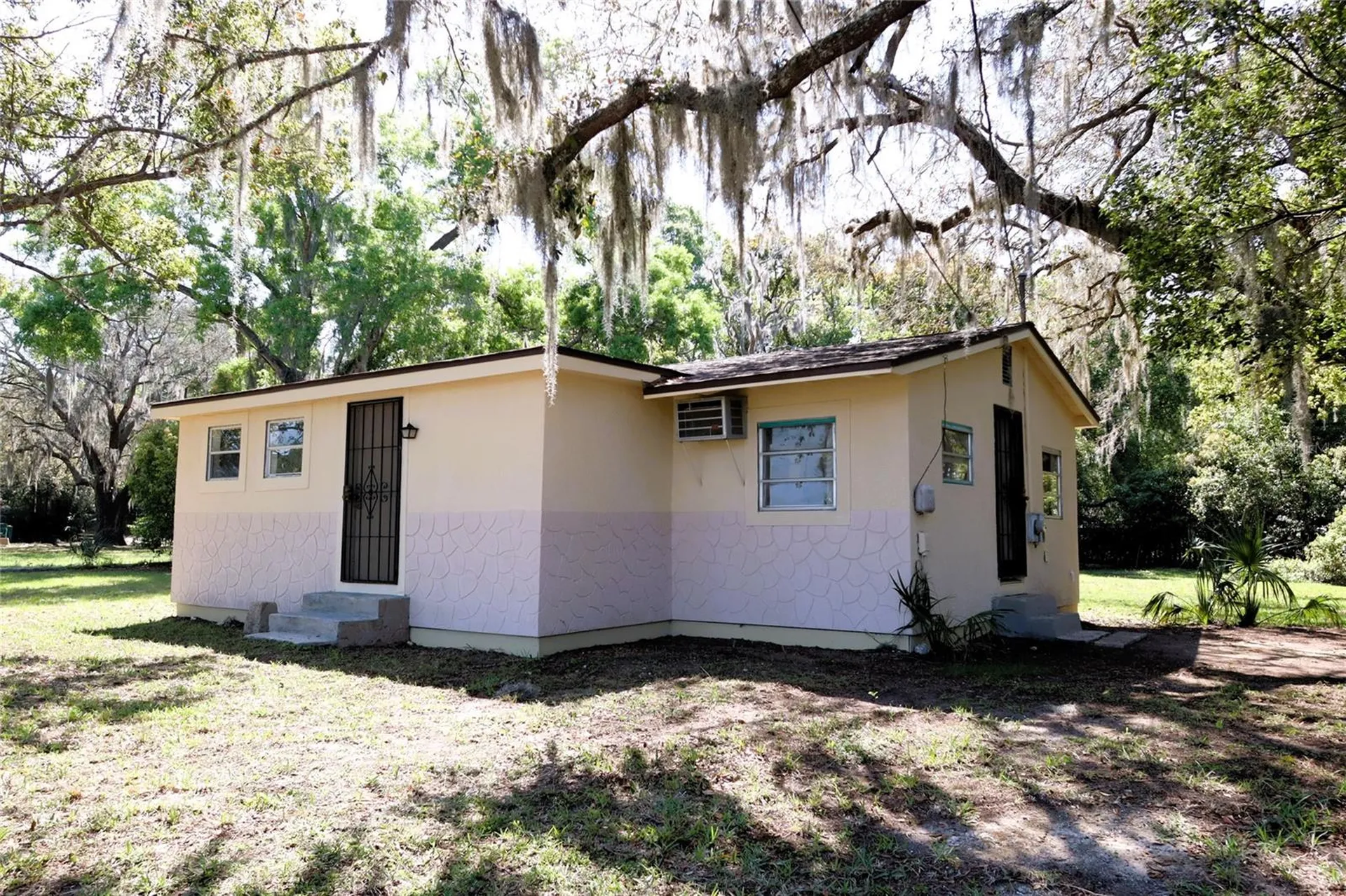 2024 Dixie Avenue Eustis FL 32726