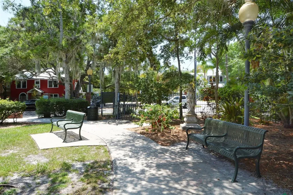 1685 Laurel Street Sarasota FL 34236