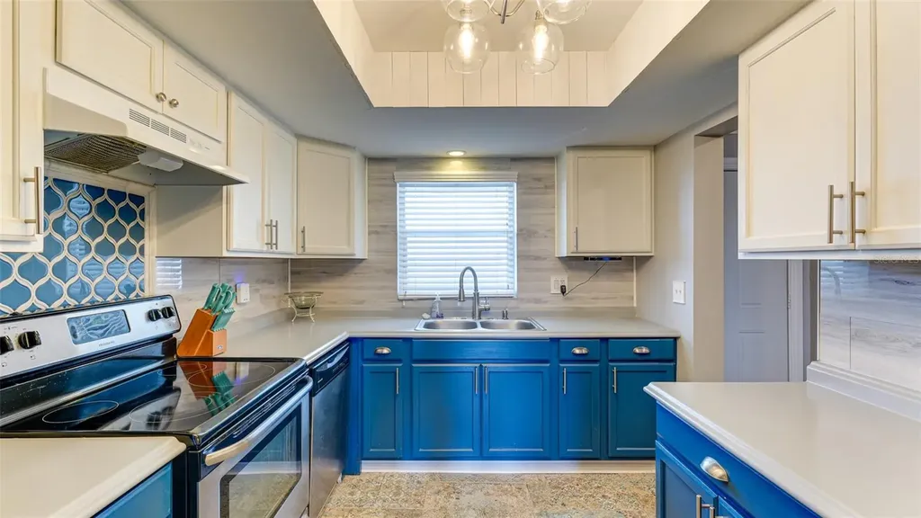 3276 Lake Bayshore Drive N Bradenton FL 34205