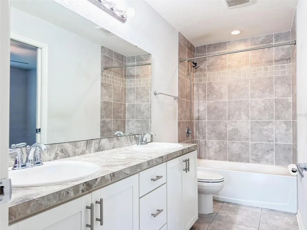 1097 Grantham Drive Sarasota FL 34234