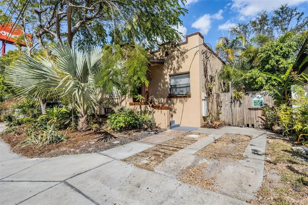 2325 W Green Street Tampa FL 33607