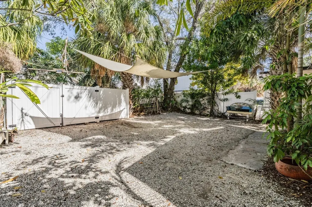 2325 W Green Street Tampa FL 33607