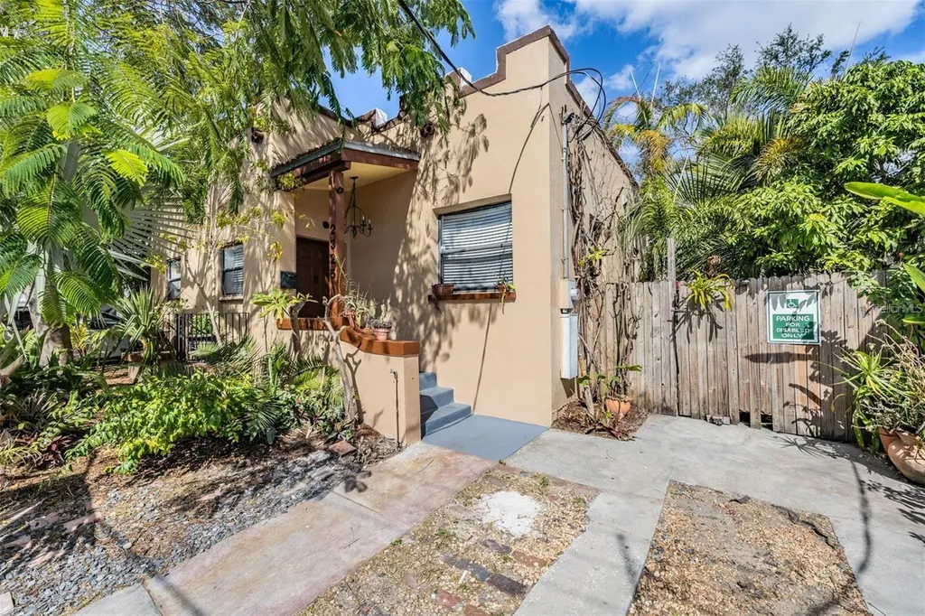 2325 W Green Street Tampa FL 33607