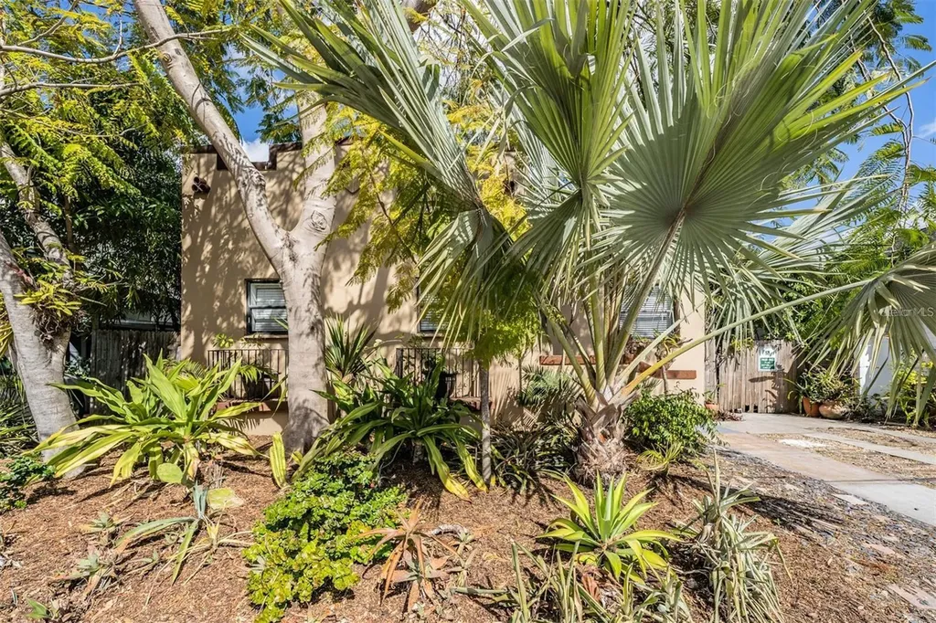 2325 W Green Street Tampa FL 33607