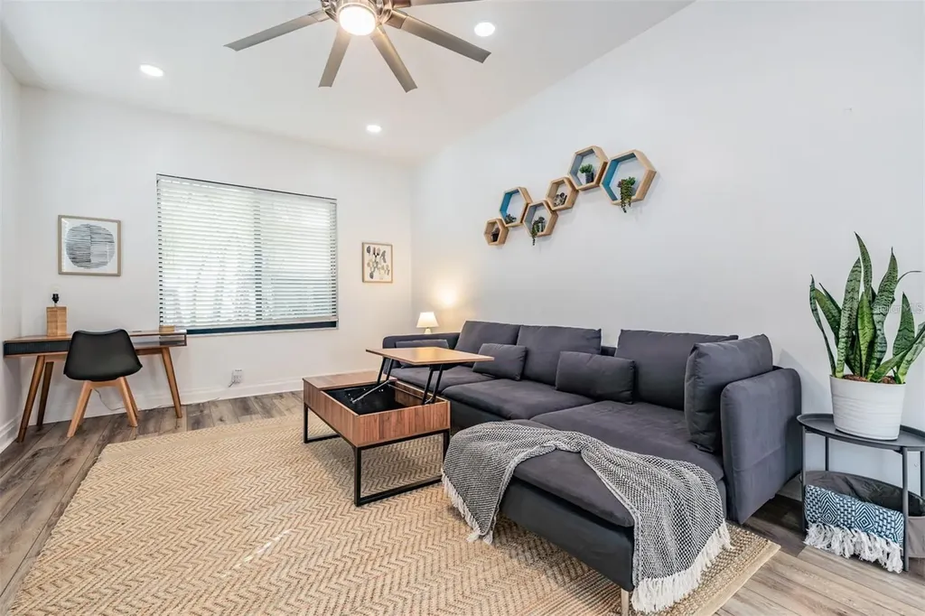 2325 W Green Street Tampa FL 33607