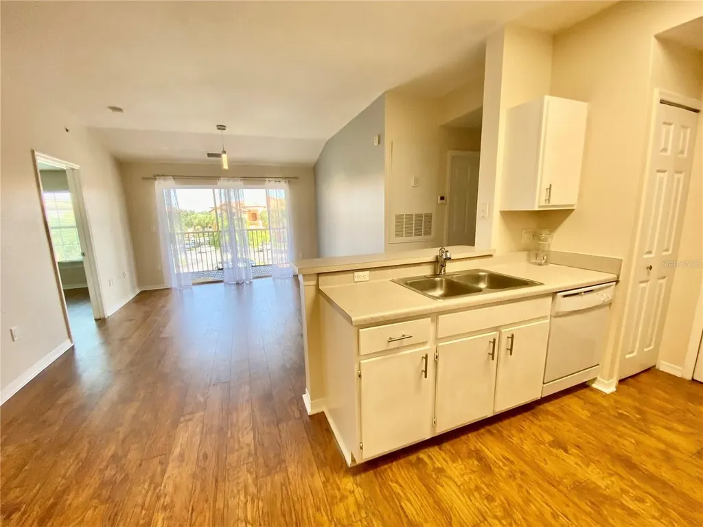 5467 Vineland Road Orlando FL 32811