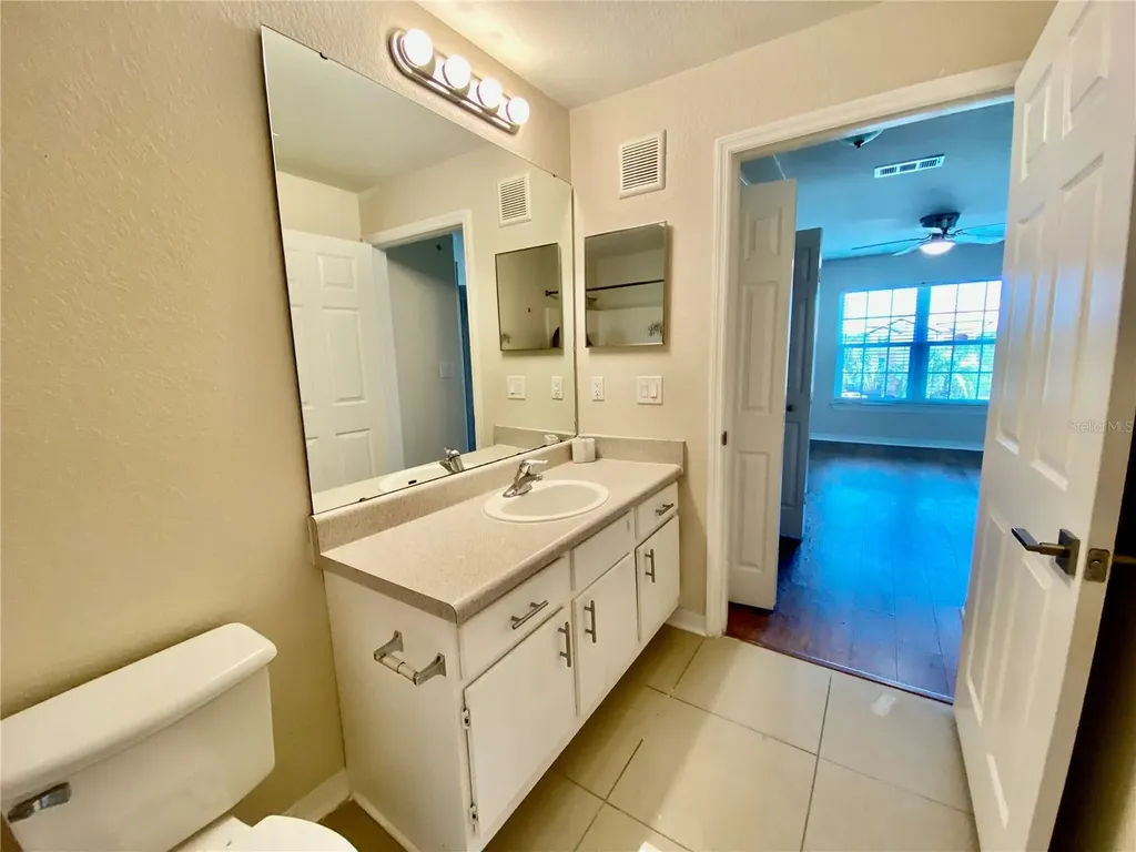 5467 Vineland Road Orlando FL 32811