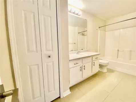 5467 Vineland Road Orlando FL 32811