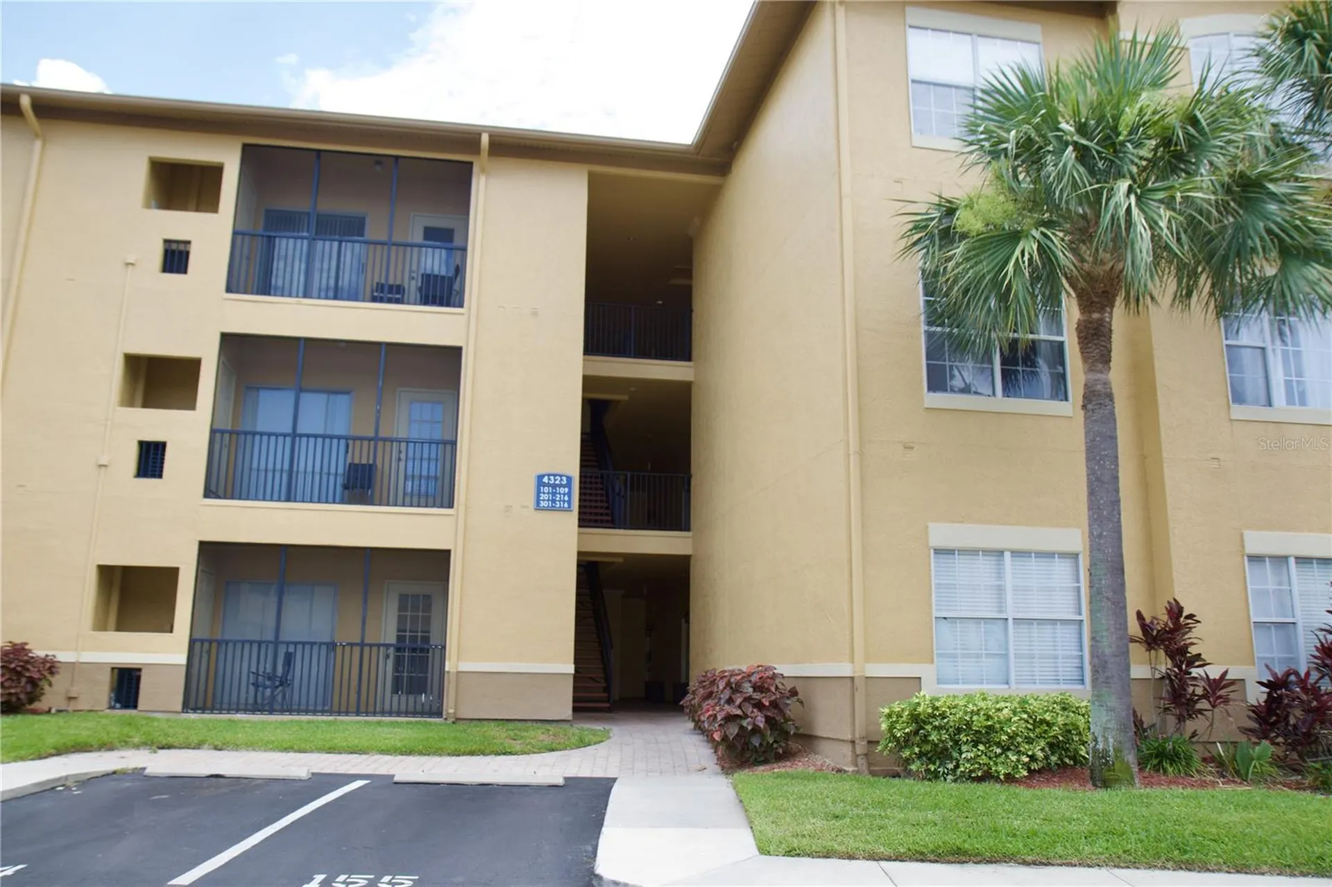 4323 Bayside Village Drive Tampa FL 33615