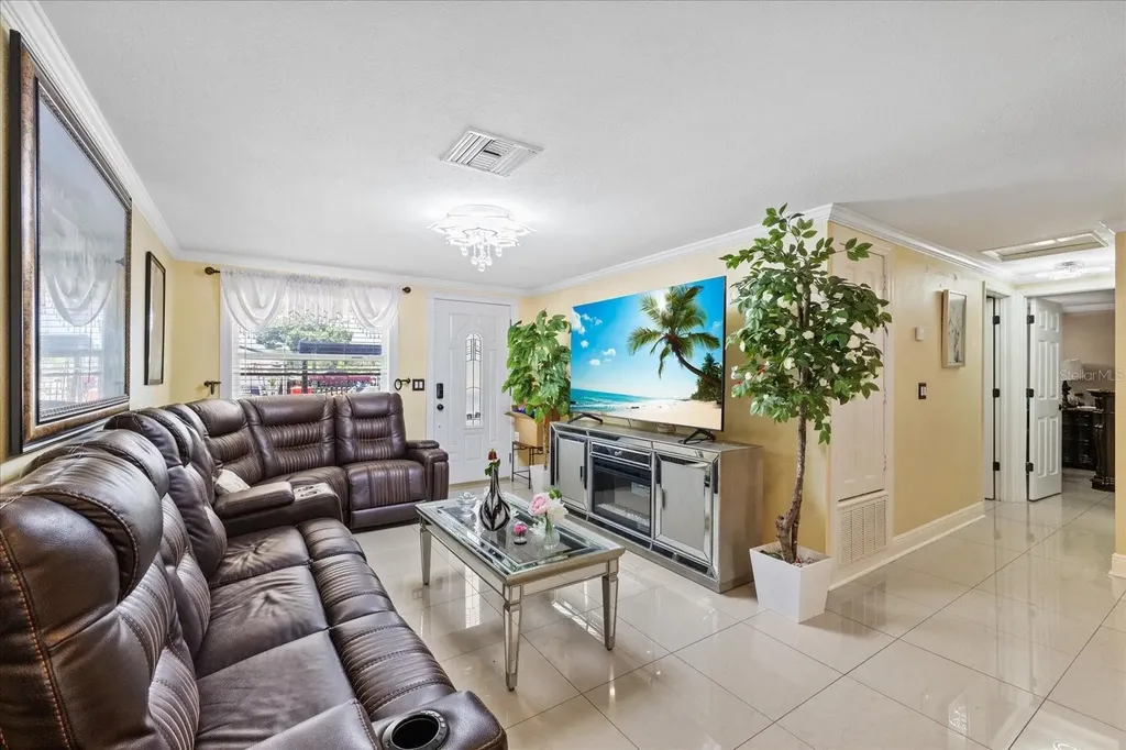 8318 Drycreek Drive Tampa FL 33615