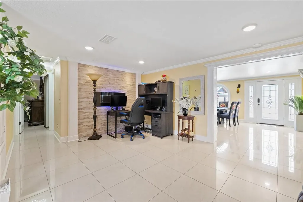 8318 Drycreek Drive Tampa FL 33615