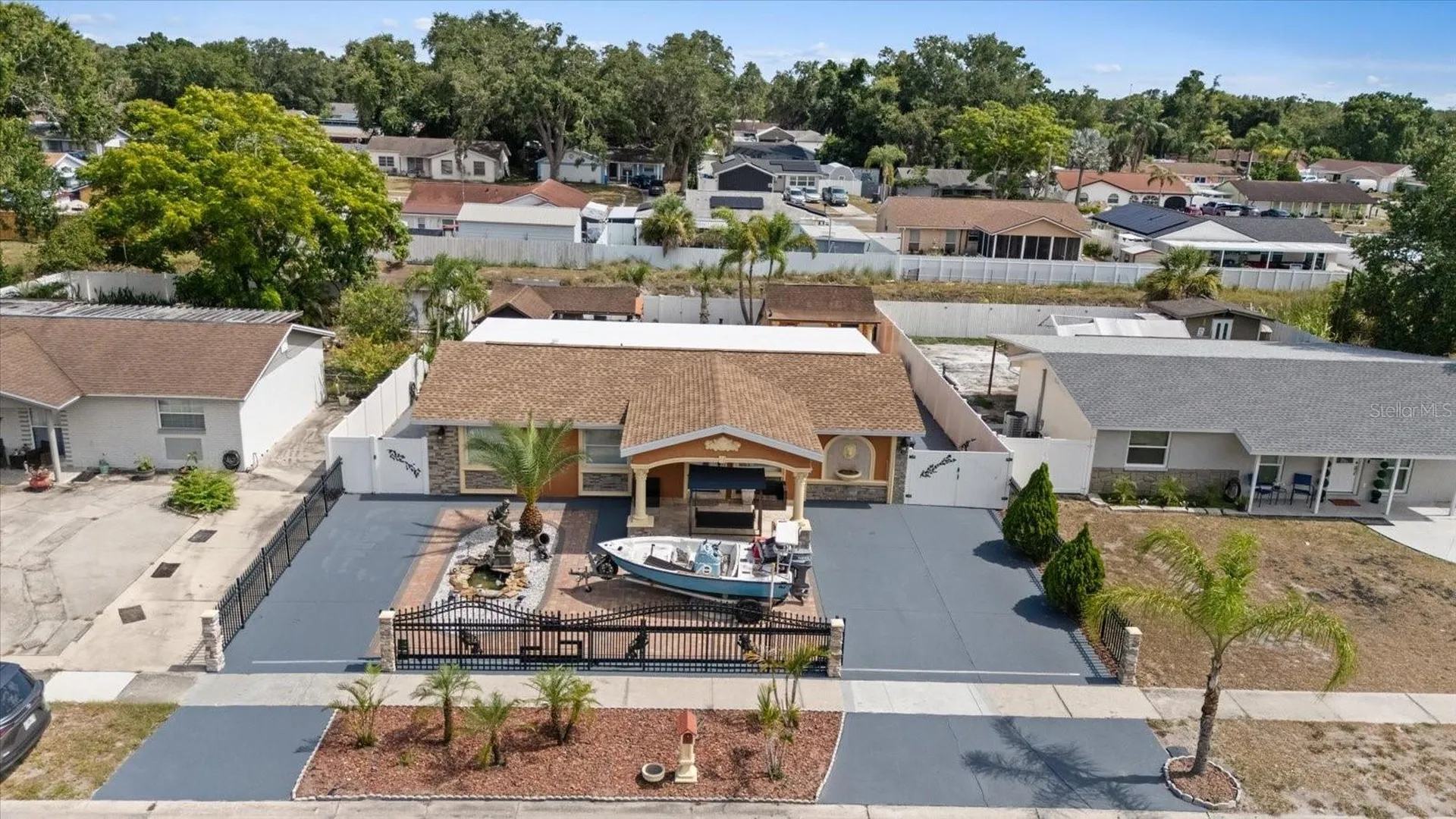 8318 Drycreek Drive Tampa FL 33615
