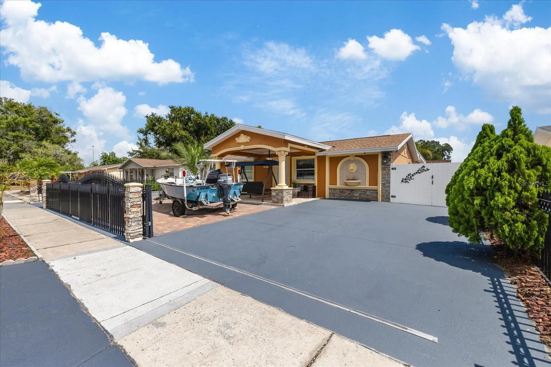 8318 Drycreek Drive Tampa FL 33615