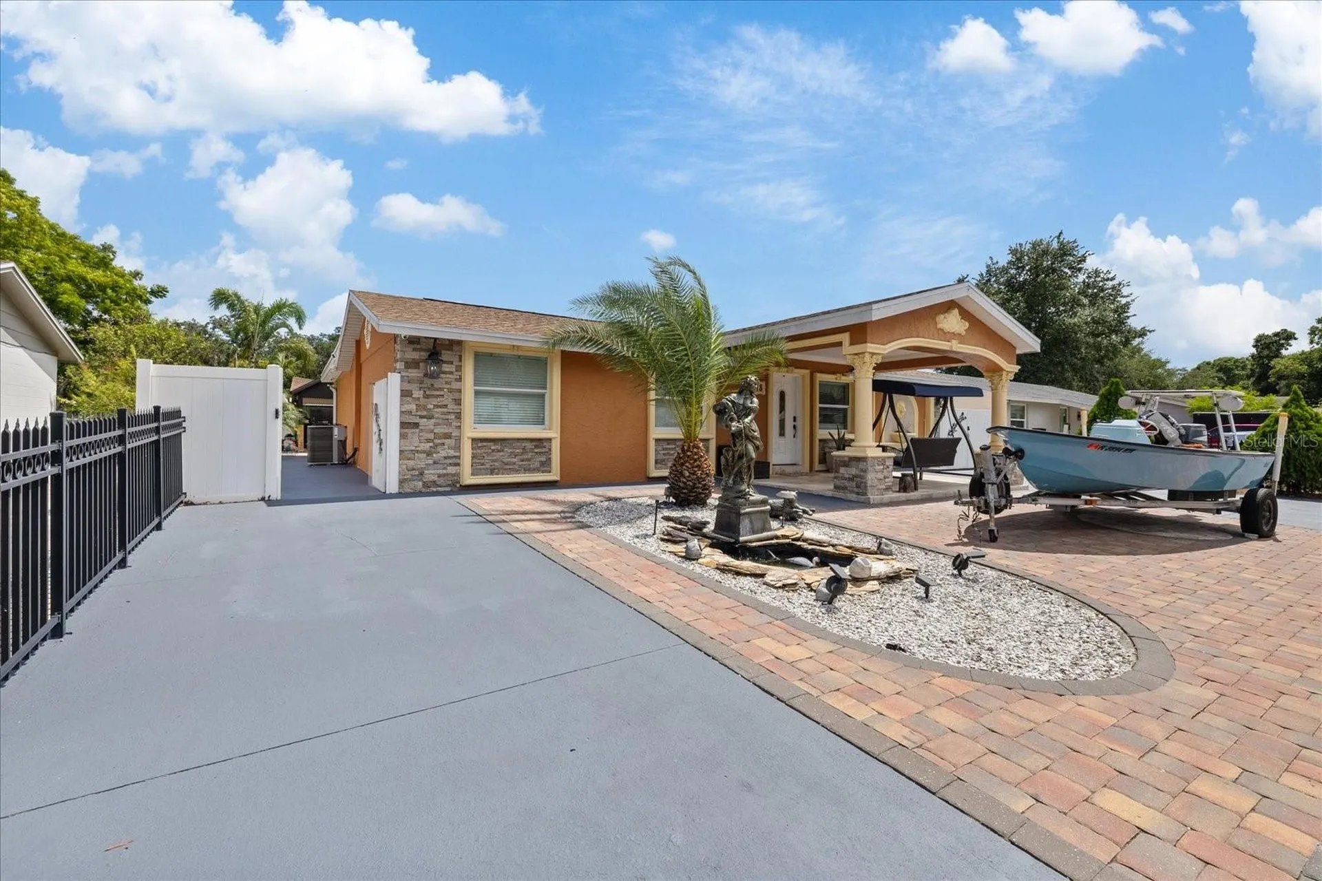 8318 Drycreek Drive Tampa FL 33615