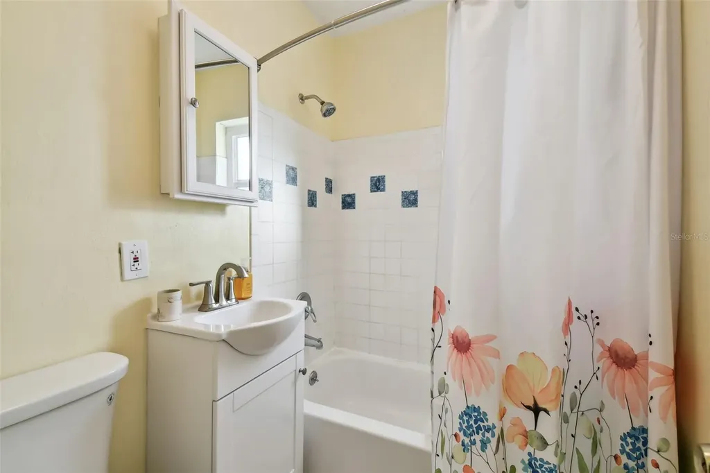 270 41st Avenue NE St Petersburg FL 33702
