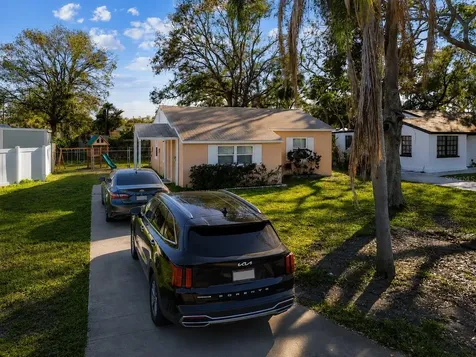 270 41st Avenue NE St Petersburg FL 33702
