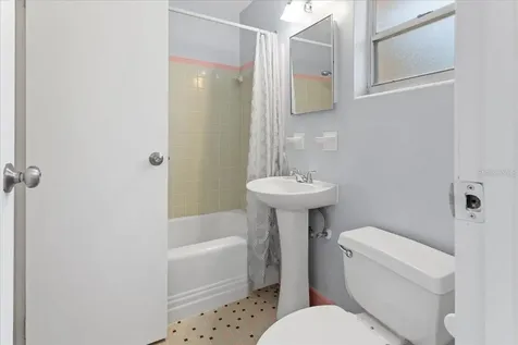 1302 NE 14th Terrace Gainesville FL 32601