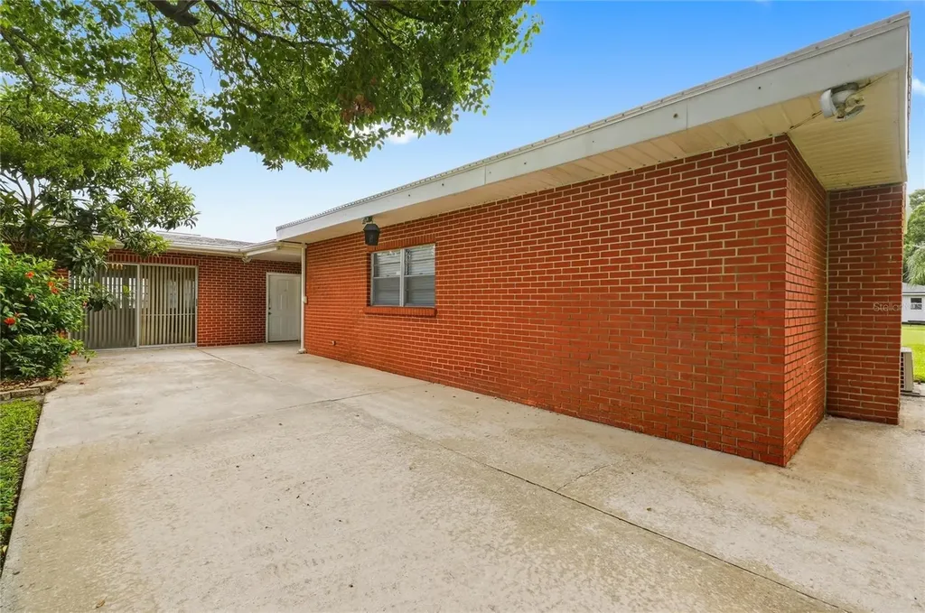 1475 S Lake Howard Drive Winter Haven FL 33880