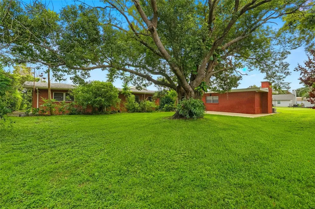 1475 S Lake Howard Drive Winter Haven FL 33880