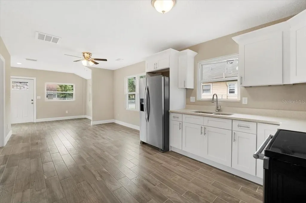2810 6th Street S St Petersburg FL 33705