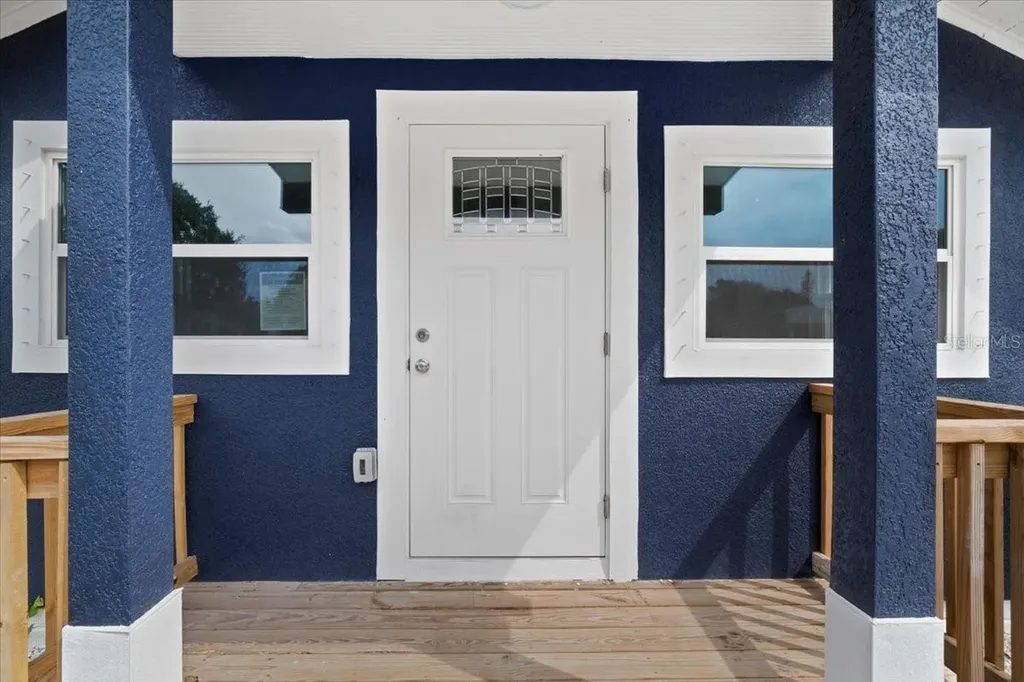 2810 6th Street S St Petersburg FL 33705