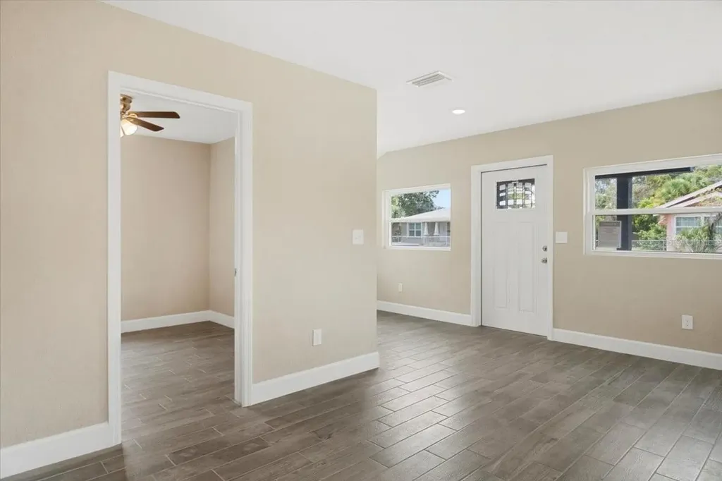 2810 6th Street S St Petersburg FL 33705