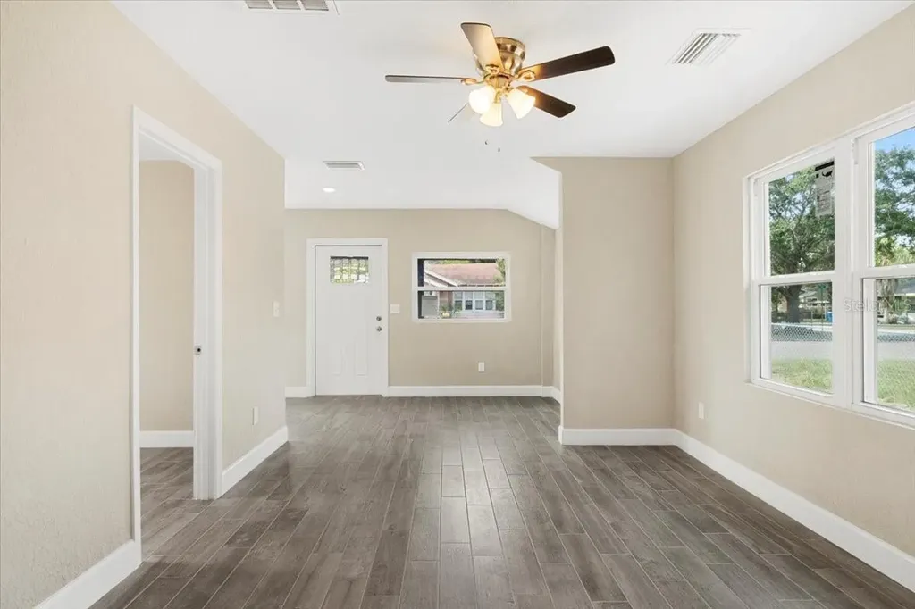 2810 6th Street S St Petersburg FL 33705