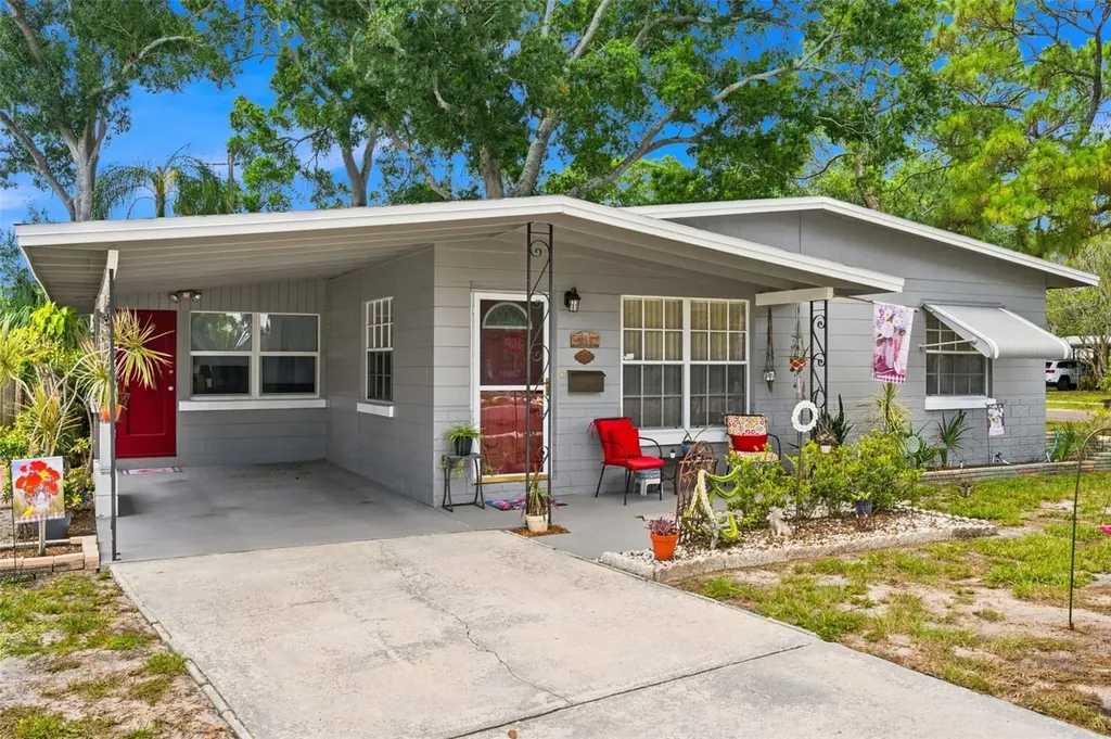 538 82nd Avenue N St Petersburg FL 33702