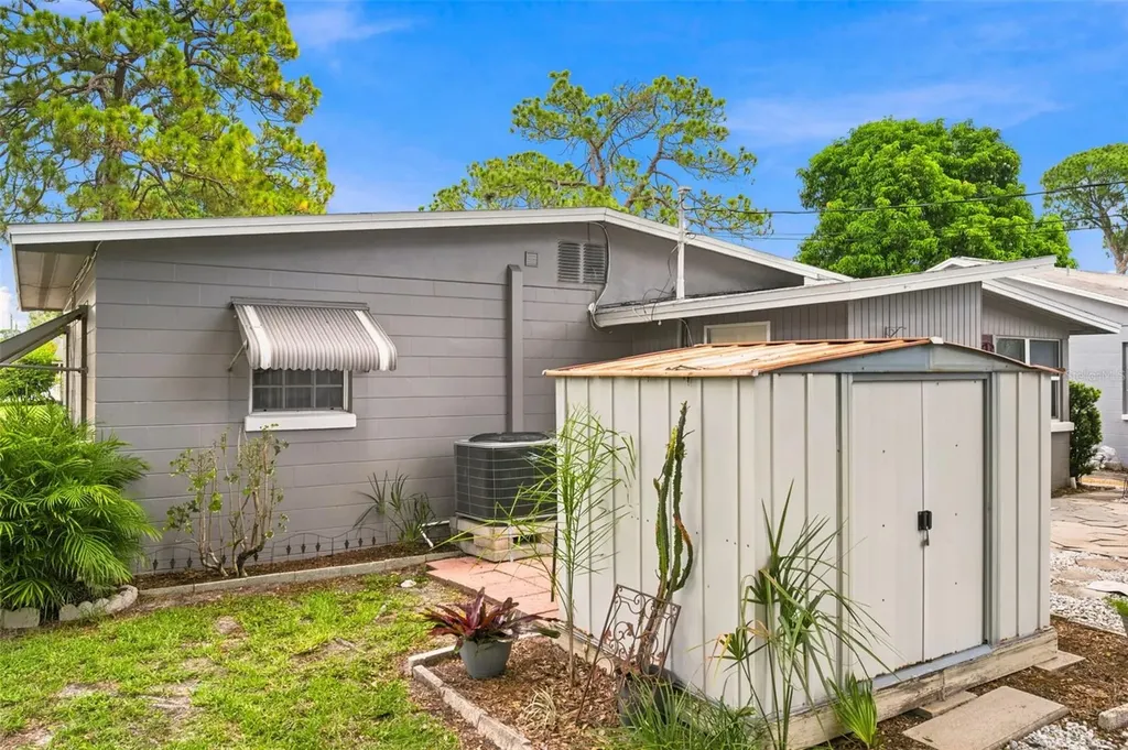 538 82nd Avenue N St Petersburg FL 33702