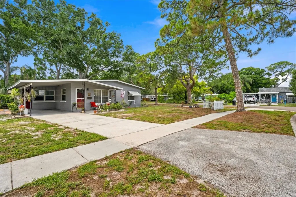 538 82nd Avenue N St Petersburg FL 33702