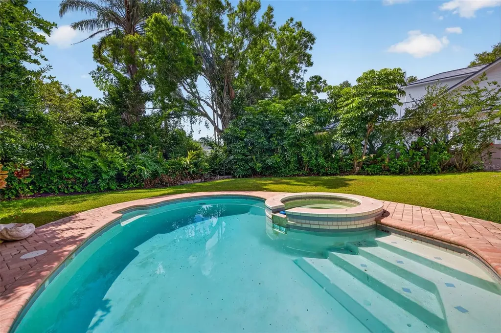 461 Ponce De Leon Boulevard Belleair FL 33756
